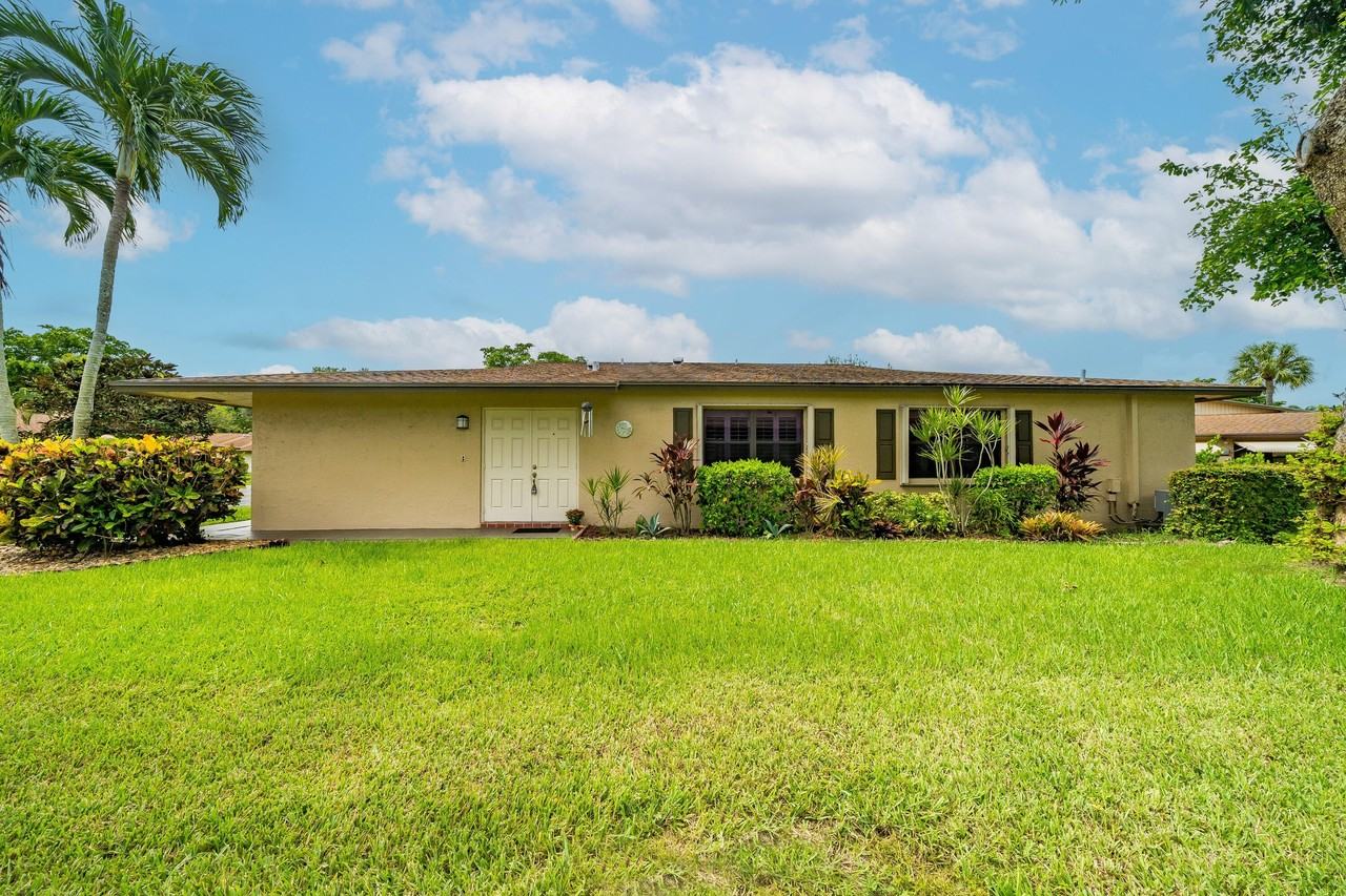 1651 Palmland Dr - Photo 3 of 24