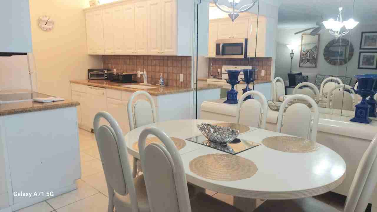 2067 Ainslie D - Photo 5 of 33