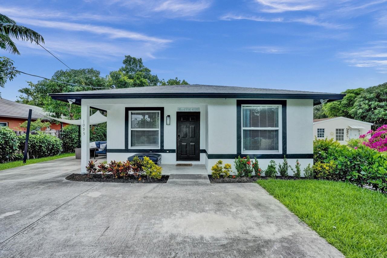 1095 Miami Blvd - Photo 3 of 20