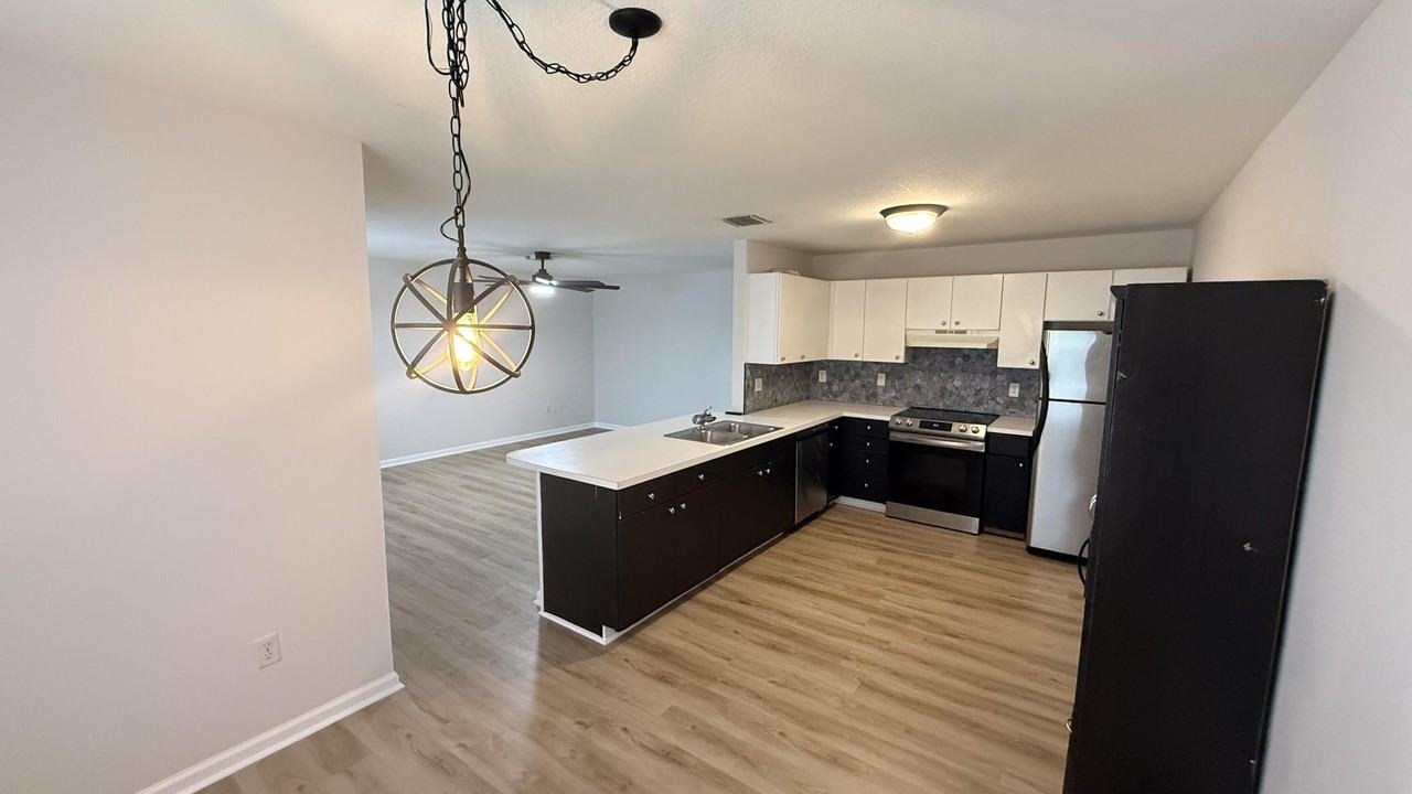 1095 Miami Blvd - Photo 7 of 20