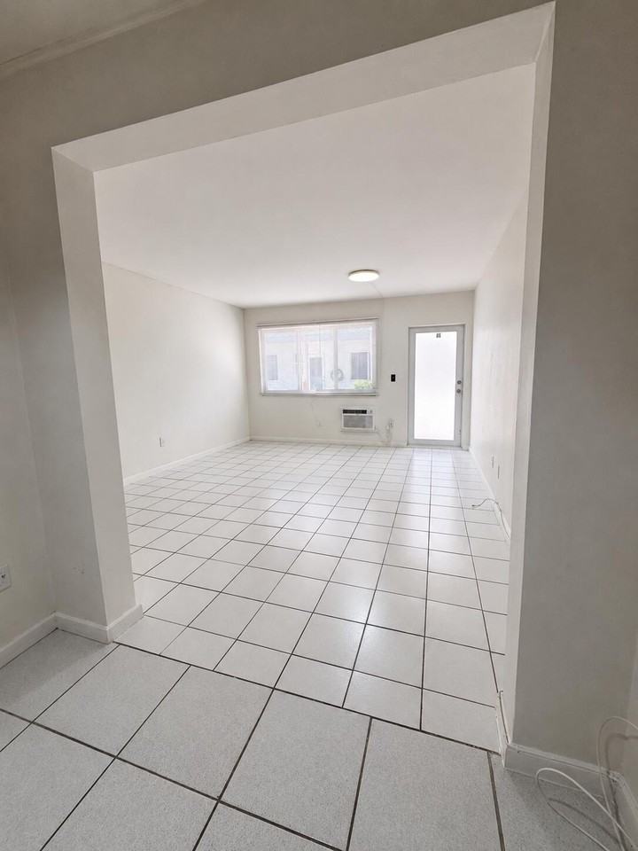 7424 Byron Ave #4B - Photo 6 of 14