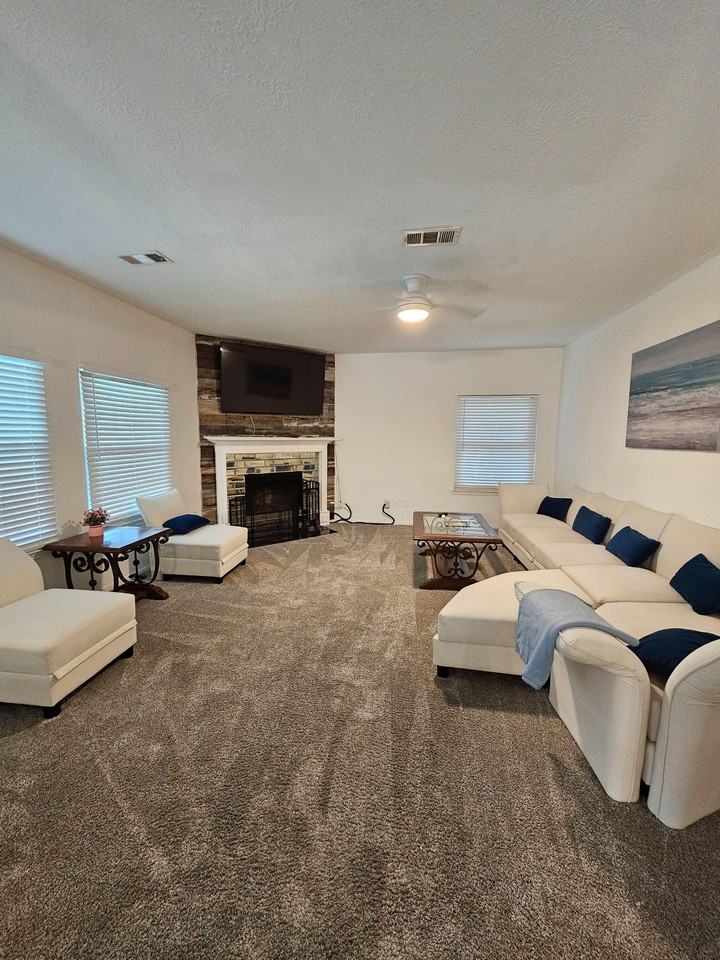 Cypress Meade Ct - Photo 4 of 12