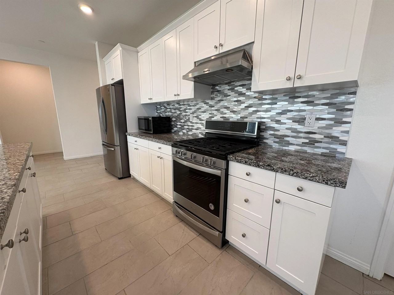 420 Appleton Way - Photo 3 of 28