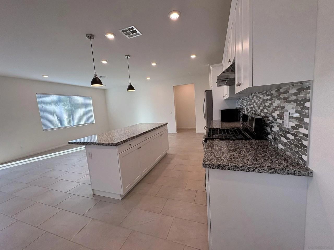 420 Appleton Way - Photo 6 of 28