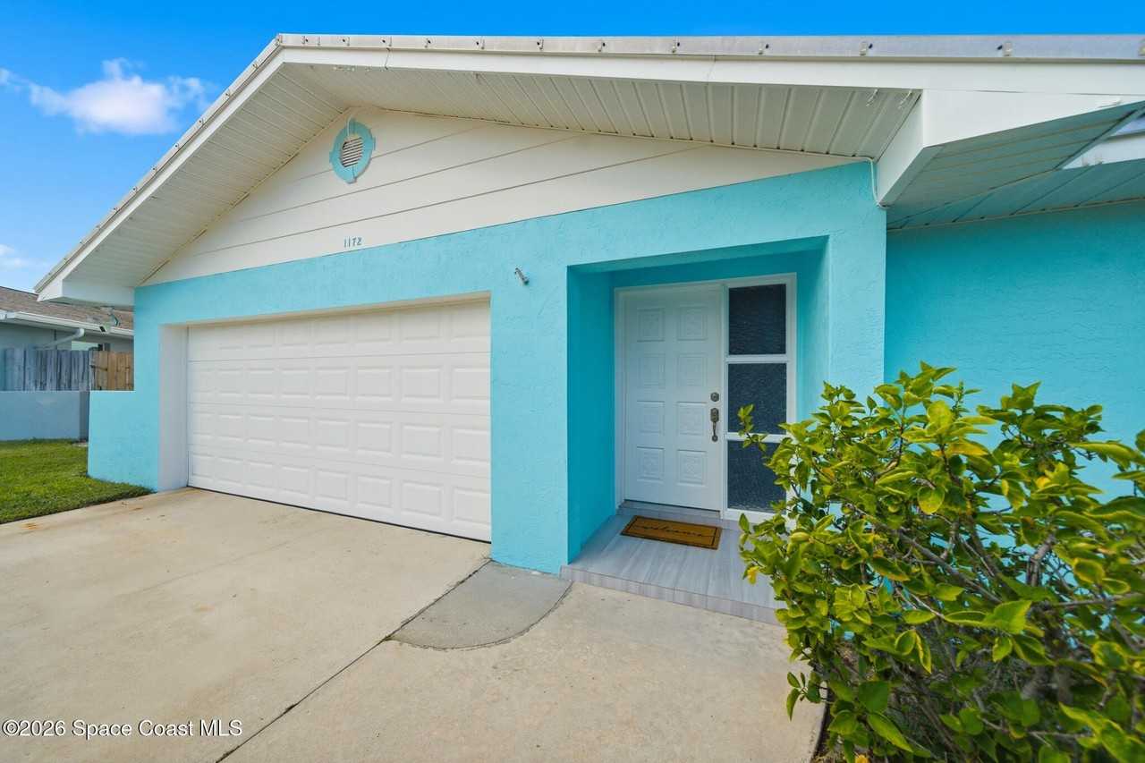 1172 Bay Dr E - Photo 5 of 48