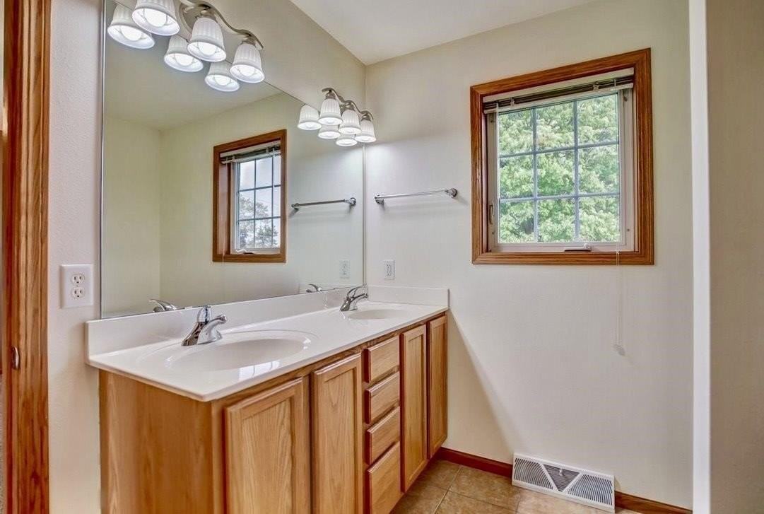 1002 Severson Dr - Photo 6 of 8