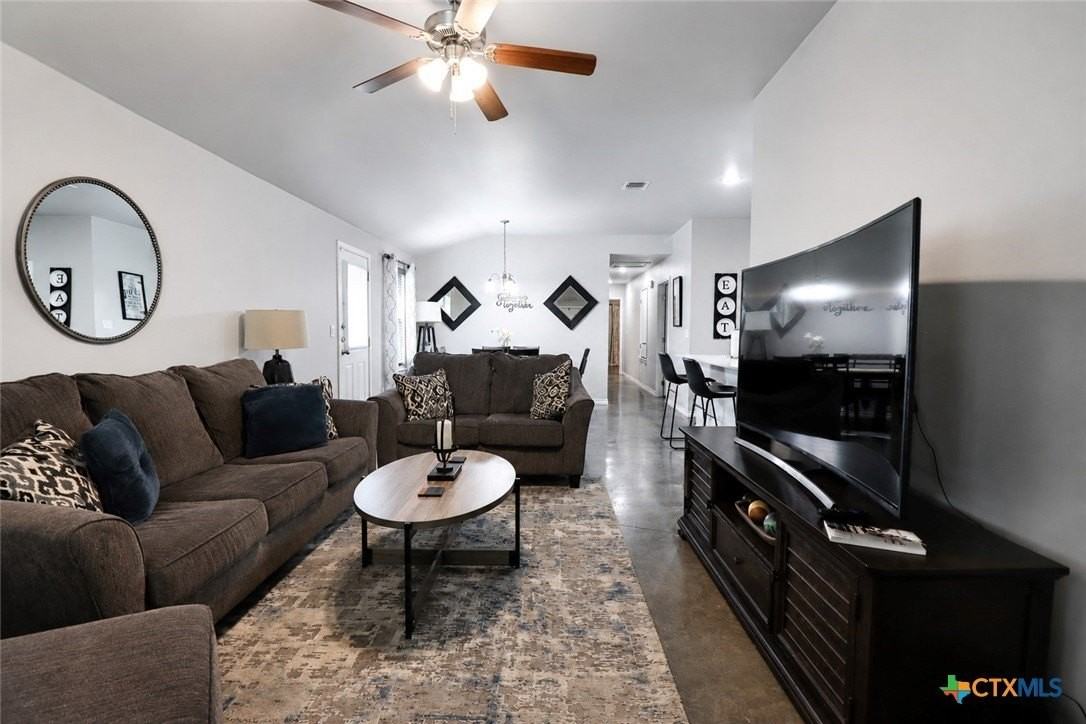 300 Lowes Blvd #A - Photo 4 of 38