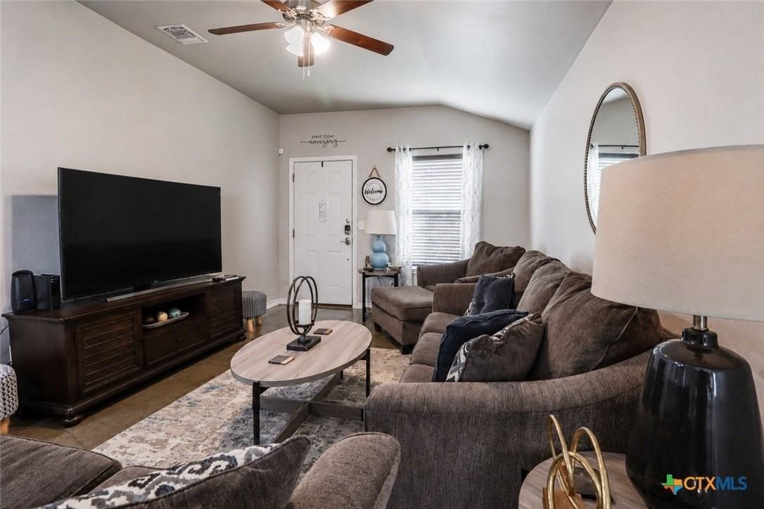 300 Lowes Blvd #A - Photo 6 of 38
