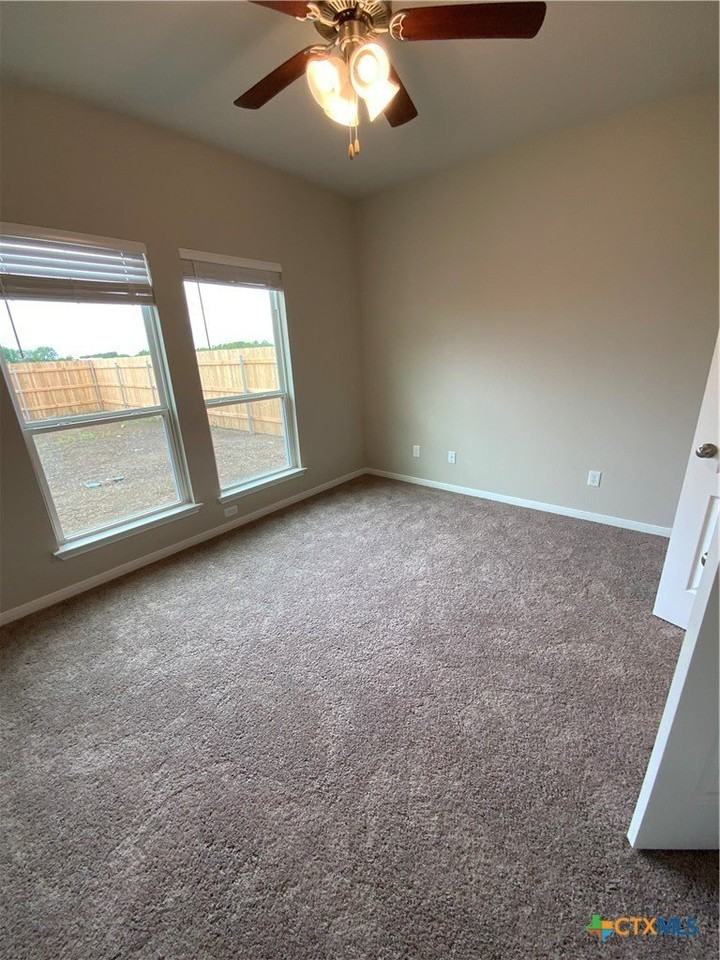 1607 Curlew Ln - Photo 7 of 13