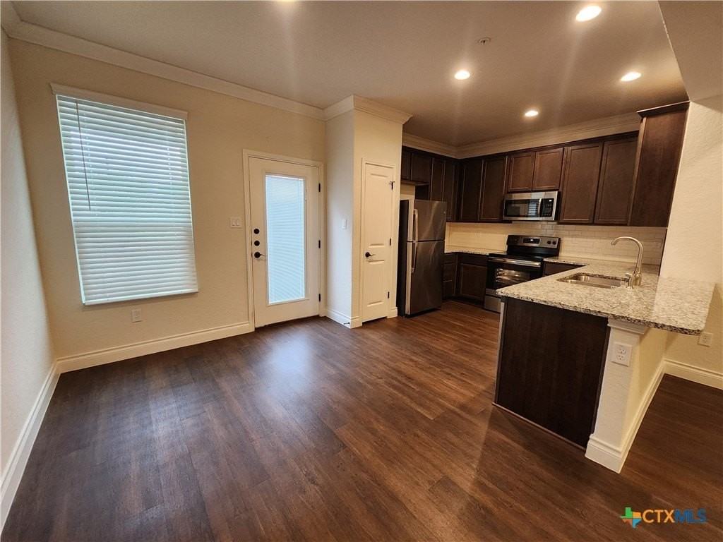 338 Untermaier St - Photo 5 of 19