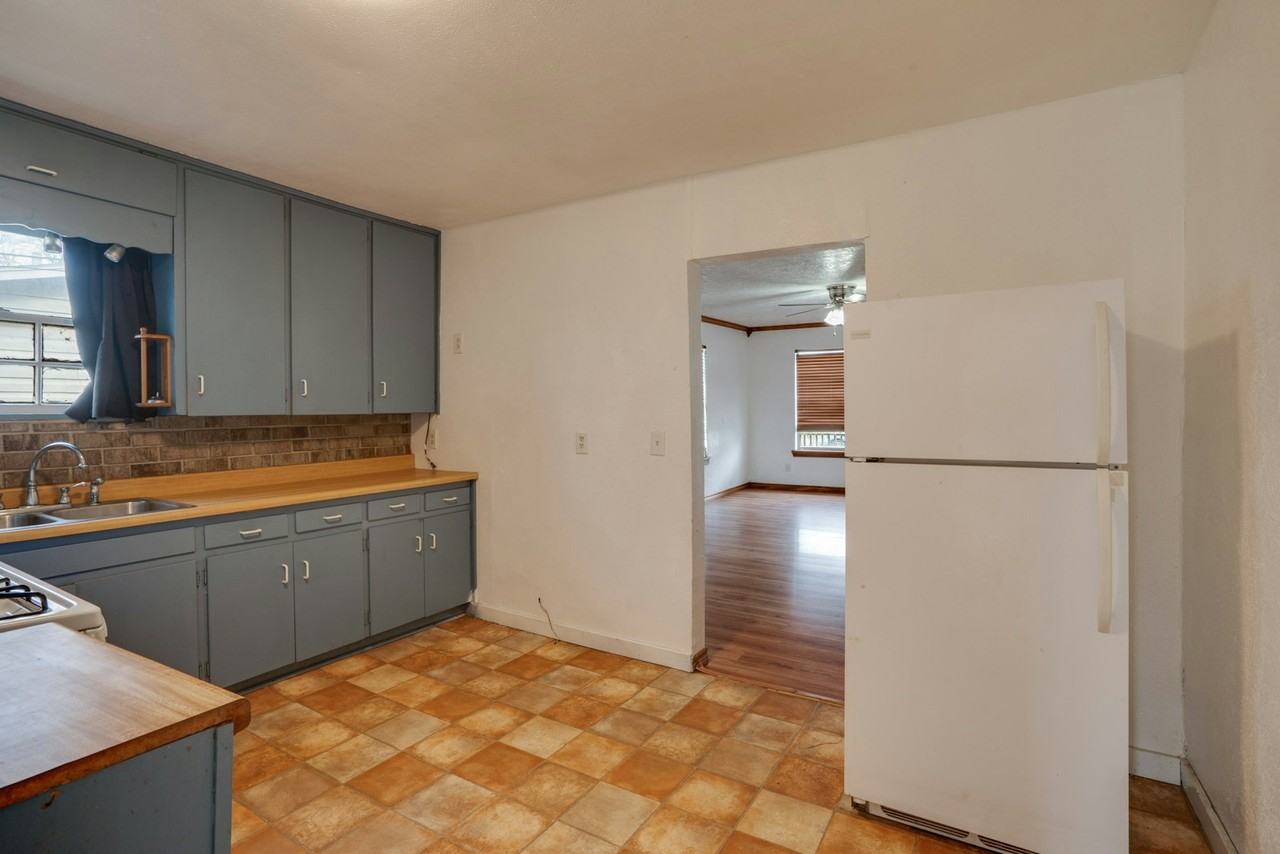 2904 Pennsylvania Road - Photo 3 of 20