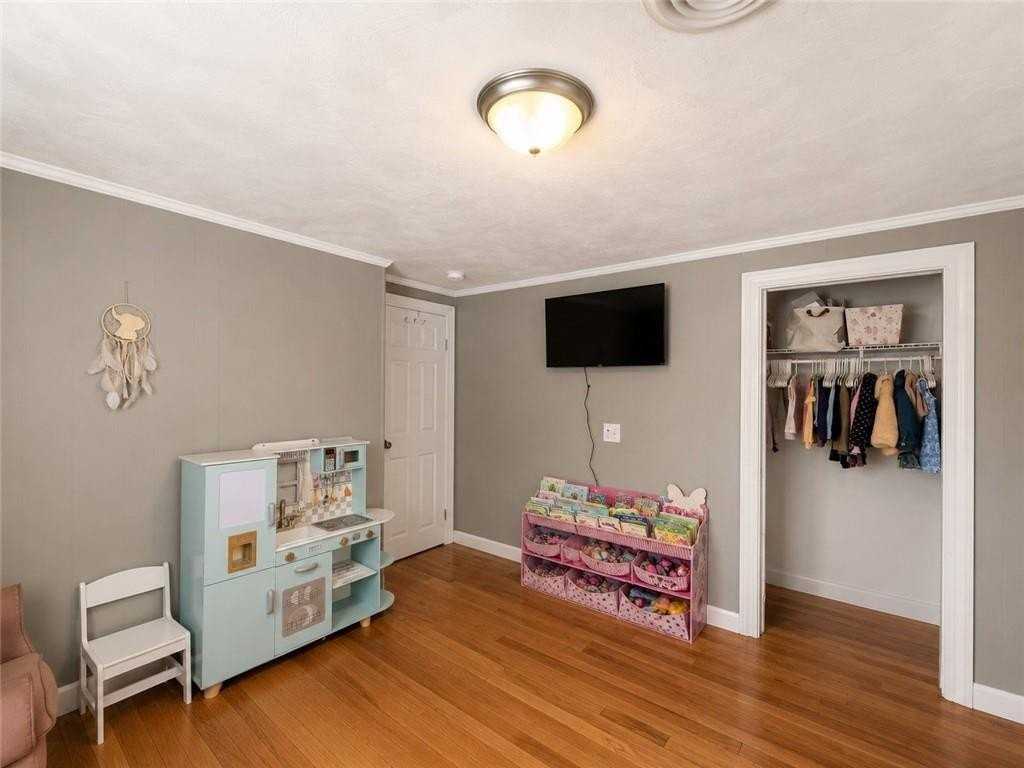 31 Foster St - Photo 5 of 22