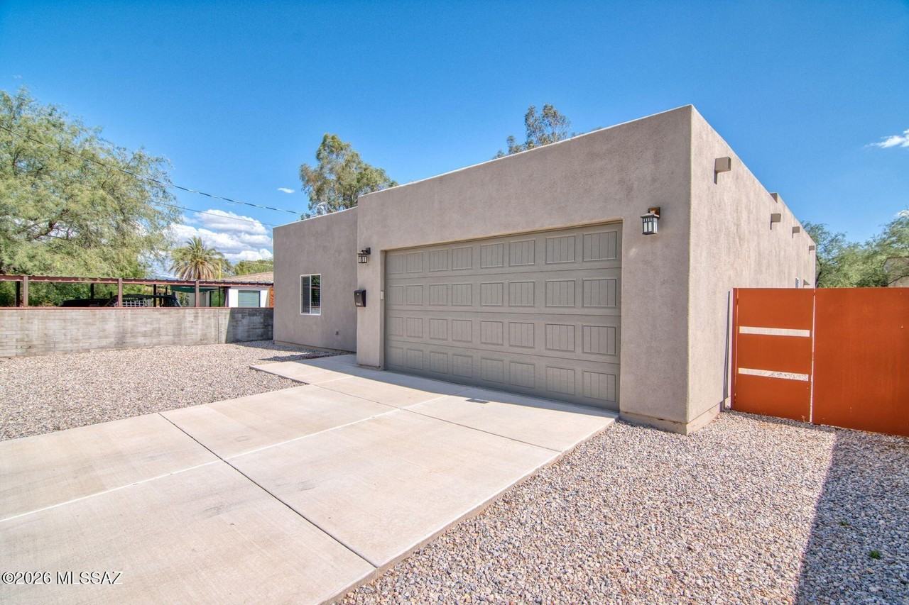 3304 E Elida St - Photo 2 of 50