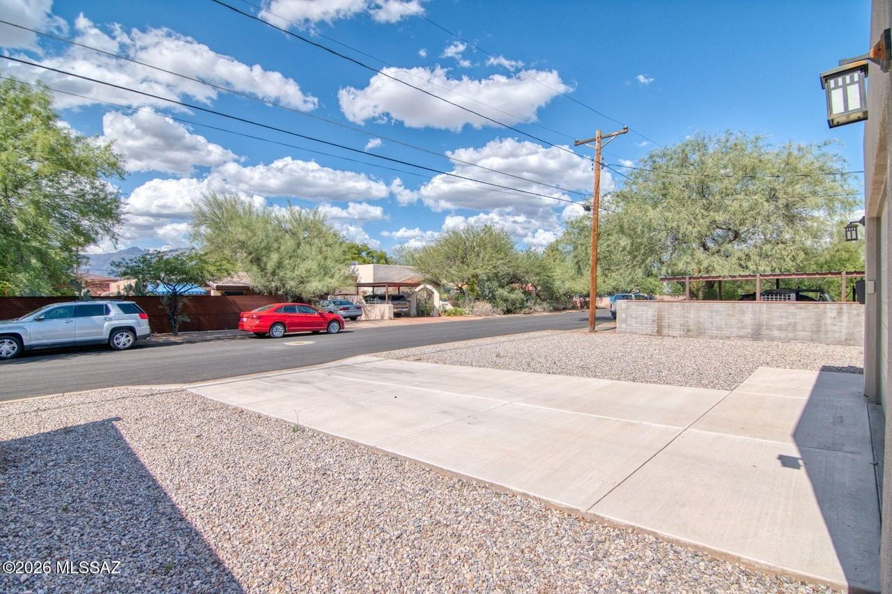 3304 E Elida St - Photo 3 of 50