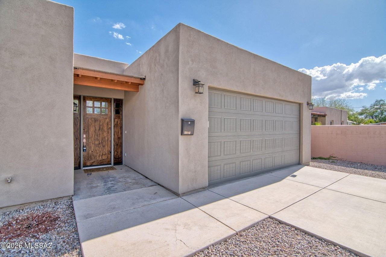 3304 E Elida St - Photo 4 of 50