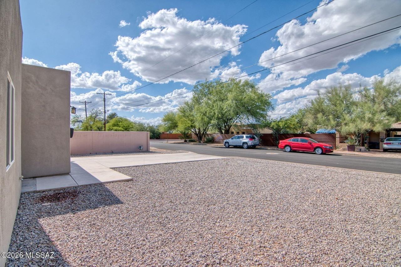 3304 E Elida St - Photo 5 of 50