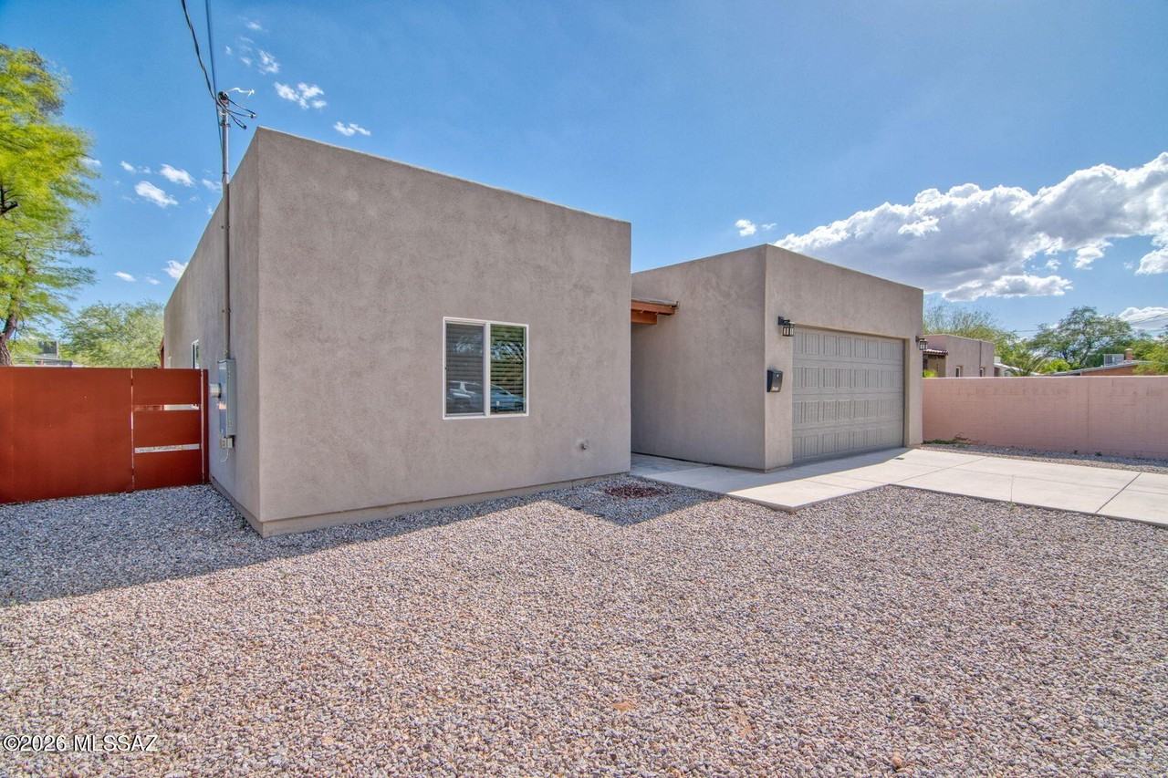 3304 E Elida St - Photo 6 of 50