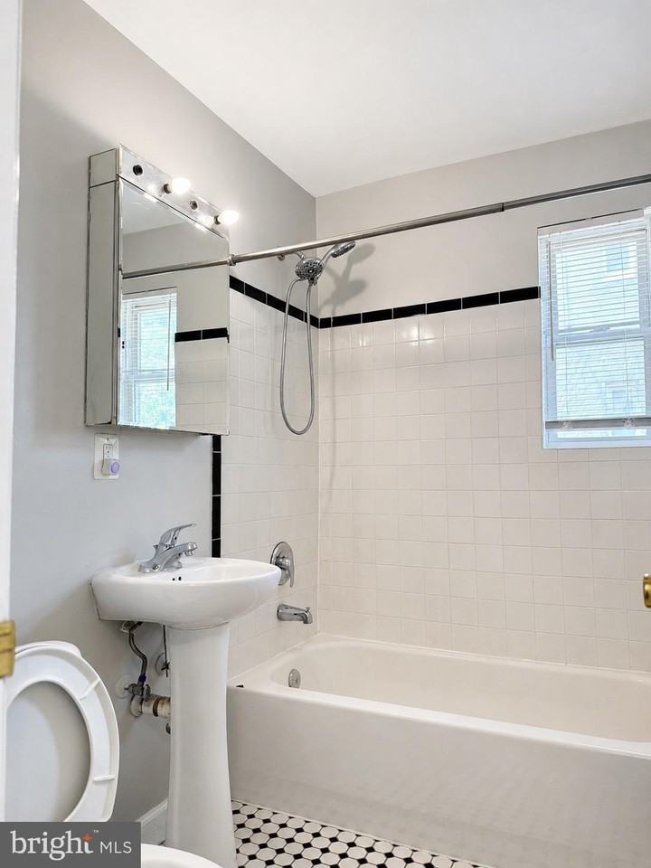 705 Brandywine St Se #101 - Photo 7 of 10
