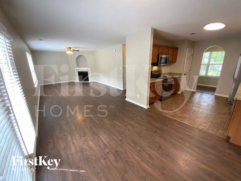 1822 Duke Adam St - Photo 2 of 10