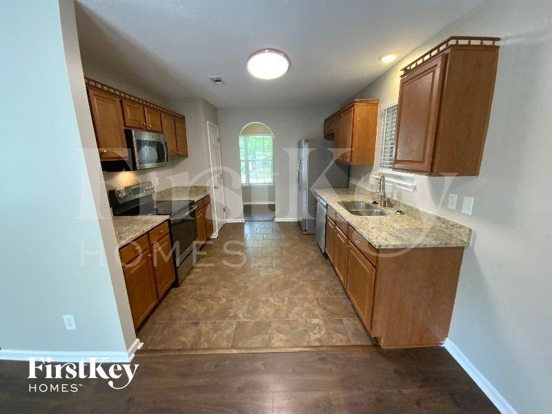 1822 Duke Adam St - Photo 3 of 10