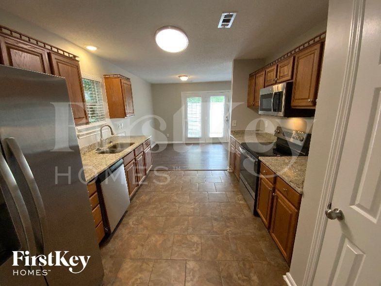 1822 Duke Adam St - Photo 4 of 10