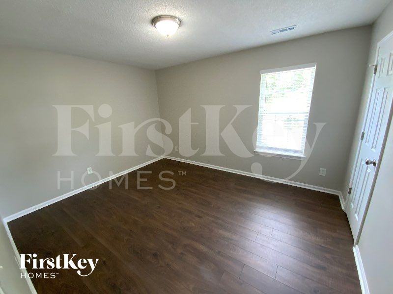 1822 Duke Adam St - Photo 5 of 10