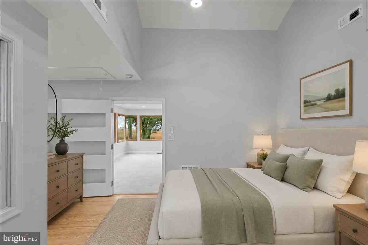 1345 Ellicott Ave - Photo 3 of 48