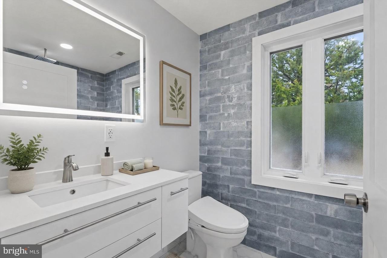 1345 Ellicott Ave - Photo 6 of 48
