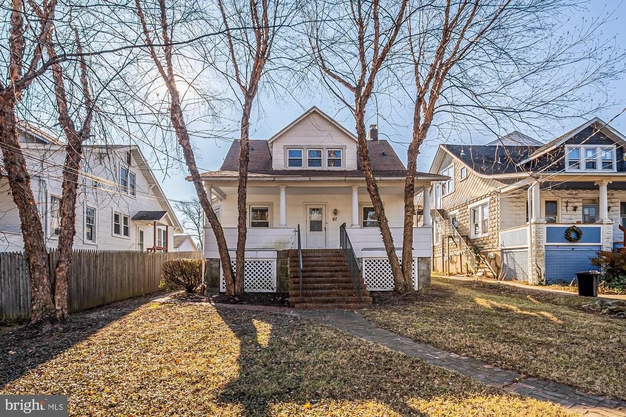 67 Burke Ave - Photo 2 of 39