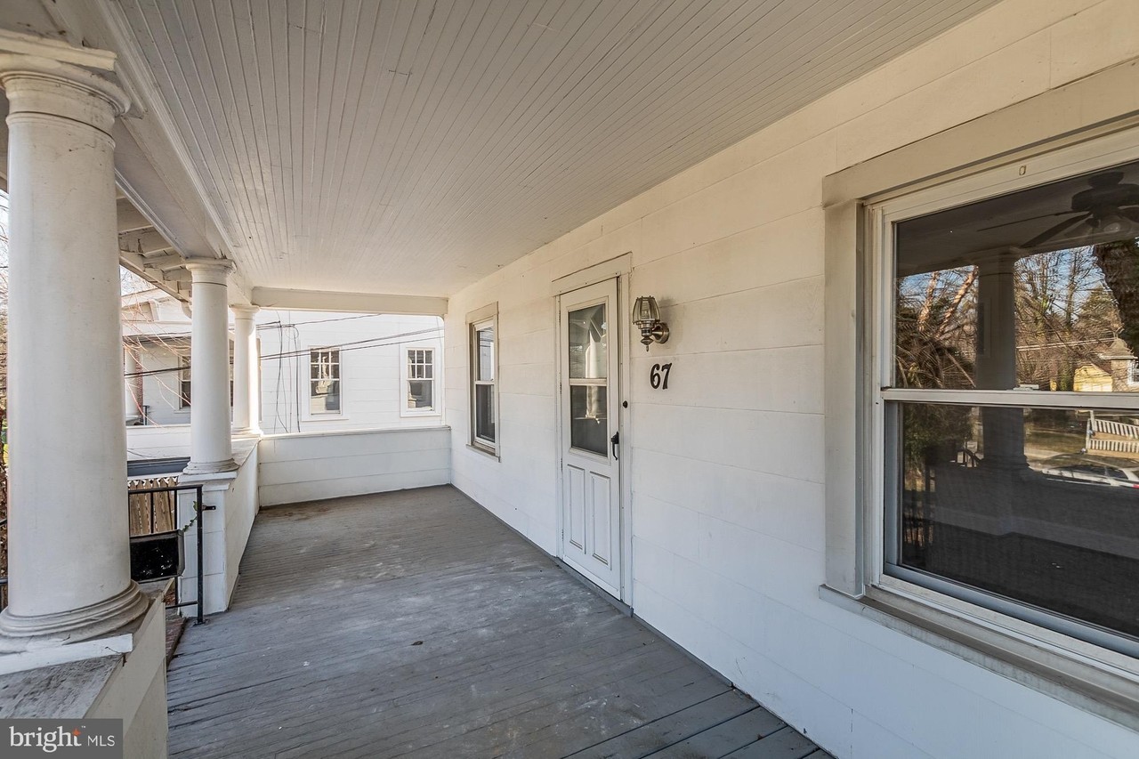 67 Burke Ave - Photo 3 of 39