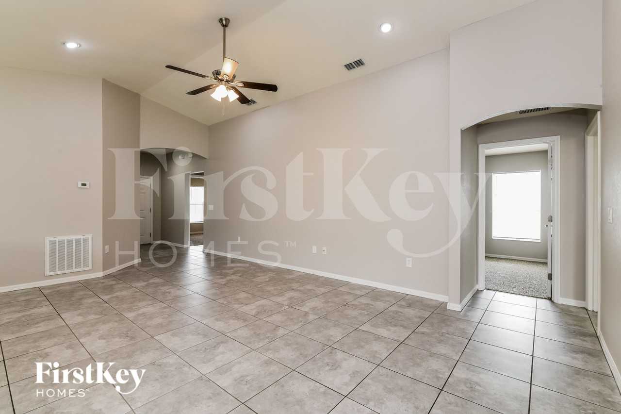 1947 Bretton Ridge Dr - Photo 4 of 17