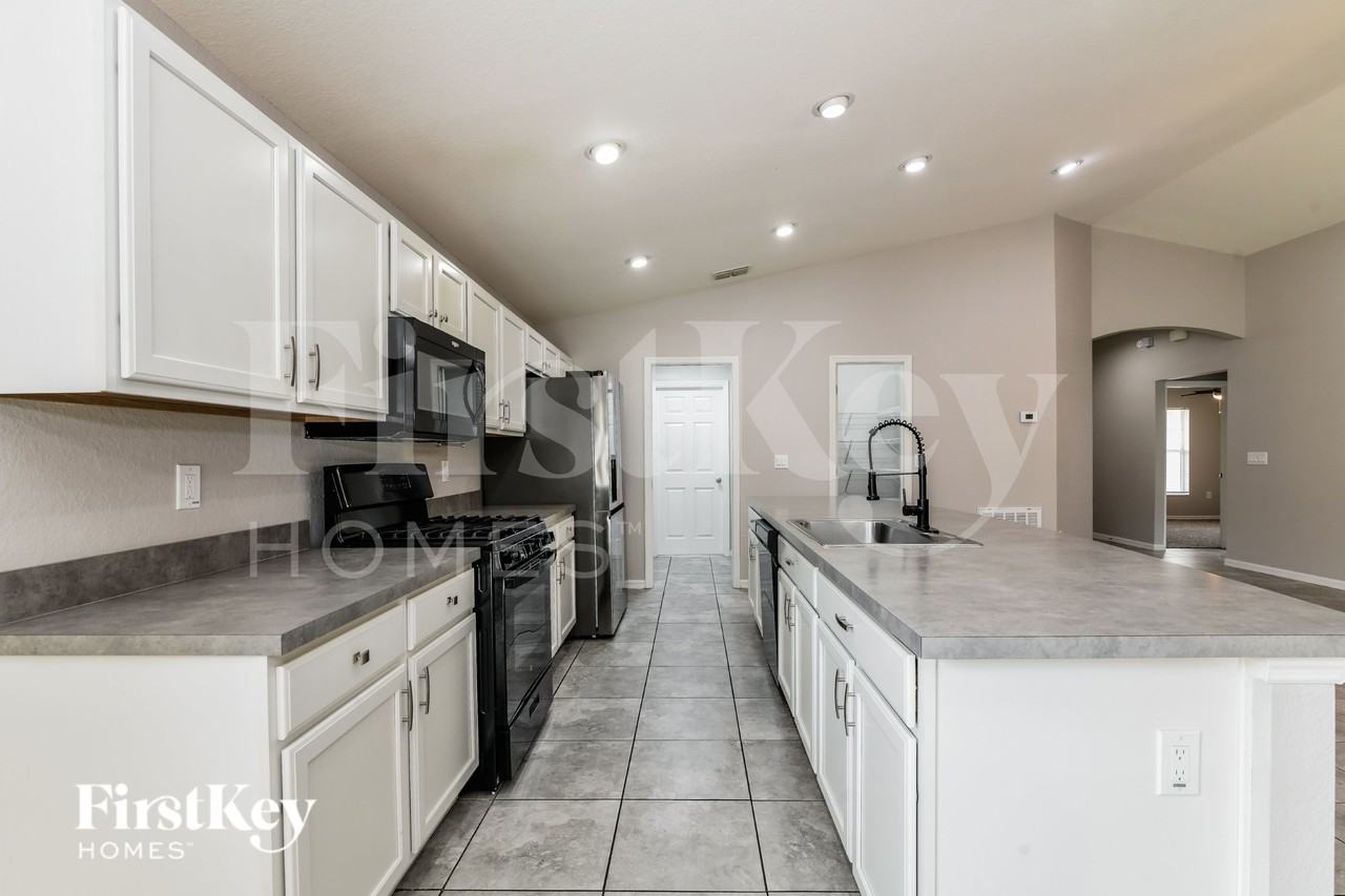 1947 Bretton Ridge Dr - Photo 6 of 17