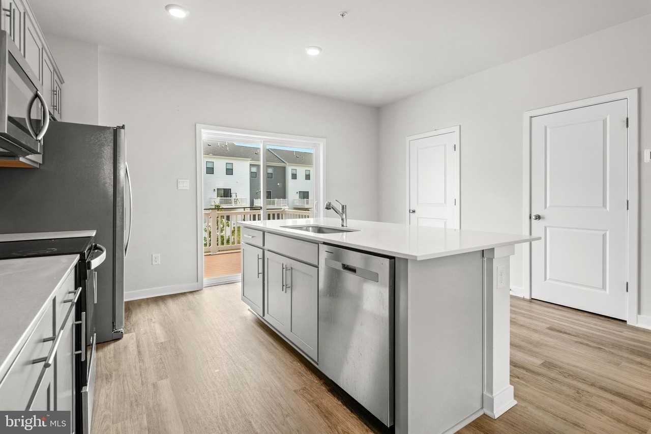 542 Swift Heron Ave - Photo 5 of 41