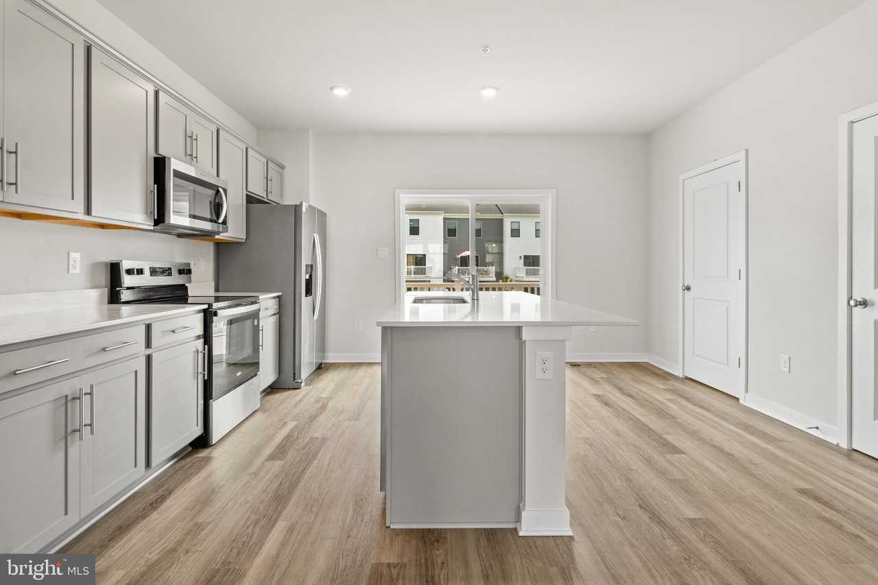 542 Swift Heron Ave - Photo 7 of 41