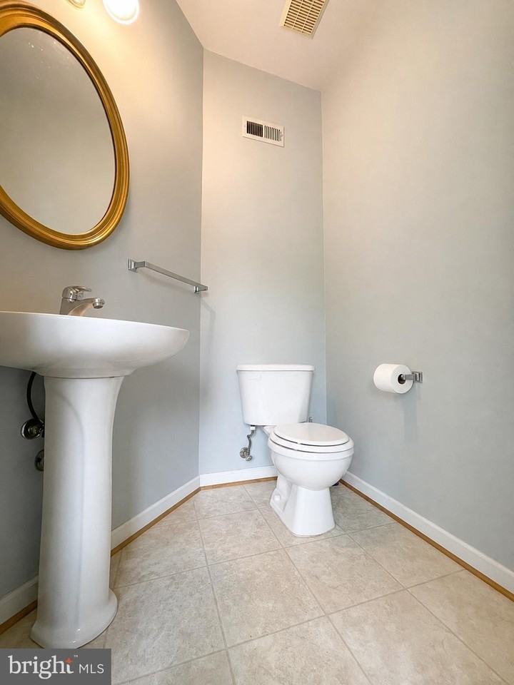 9426 Singleton Pl - Photo 7 of 38