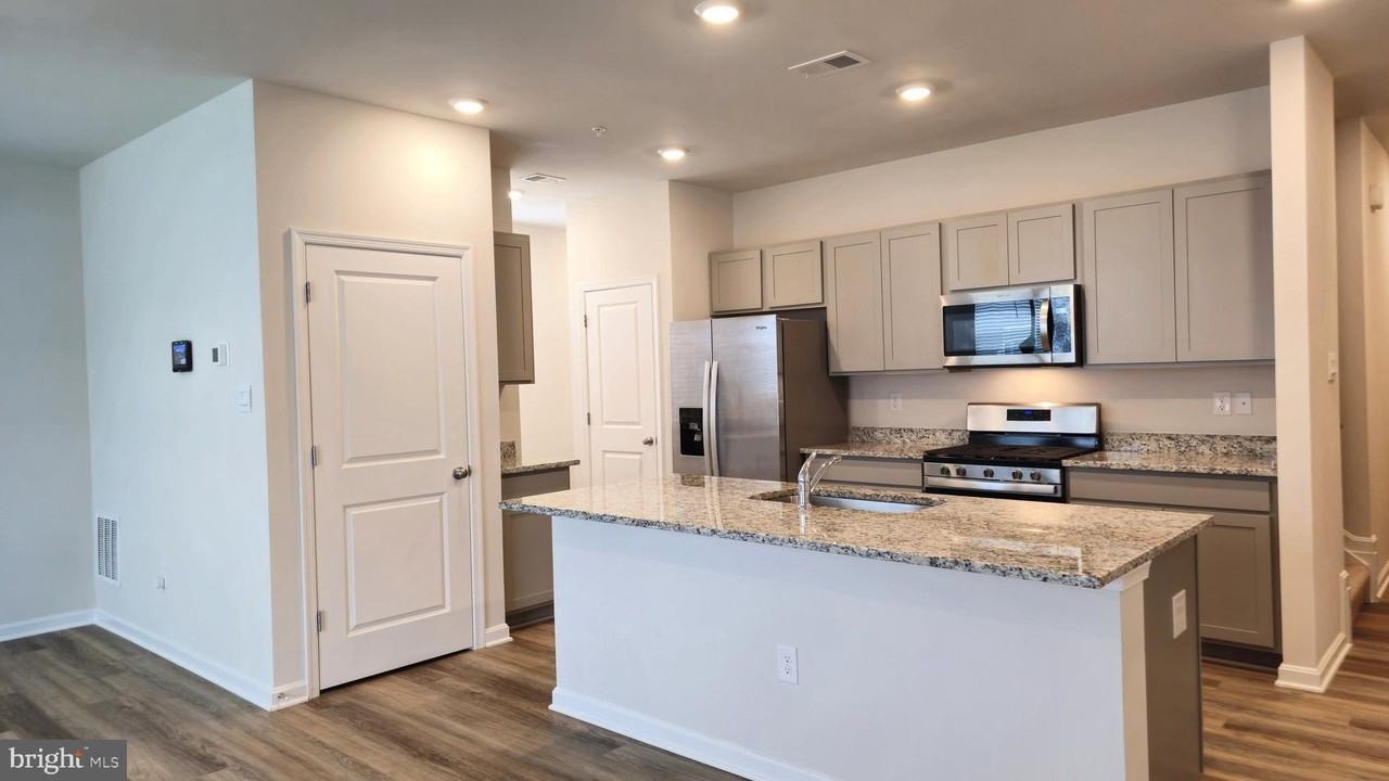 717 Pickerel Pl - Photo 2 of 25