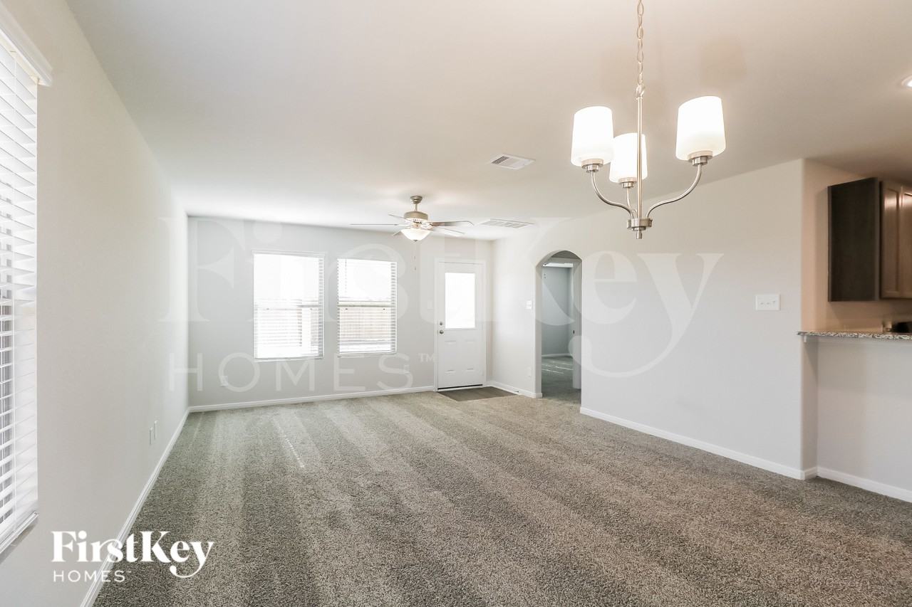 25582 Roy Rogers Rd - Photo 4 of 15