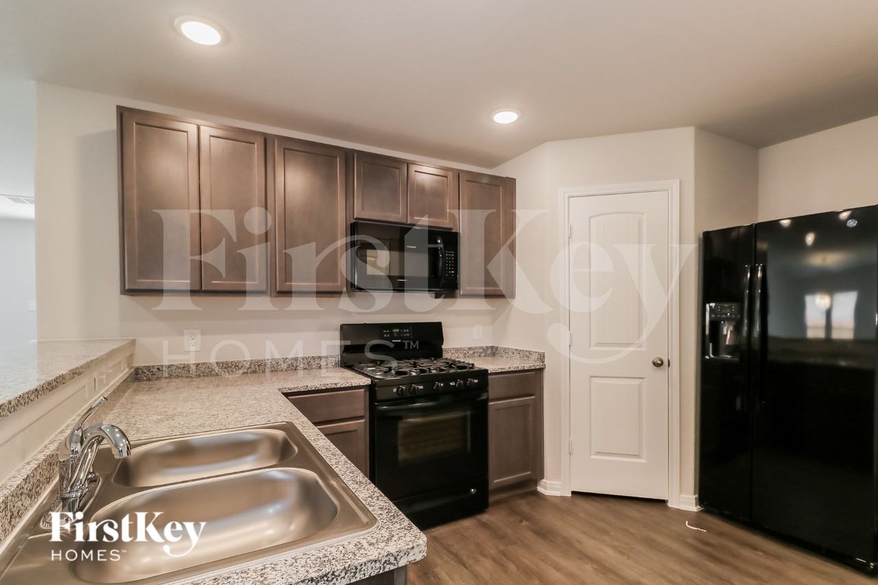 25582 Roy Rogers Rd - Photo 5 of 15