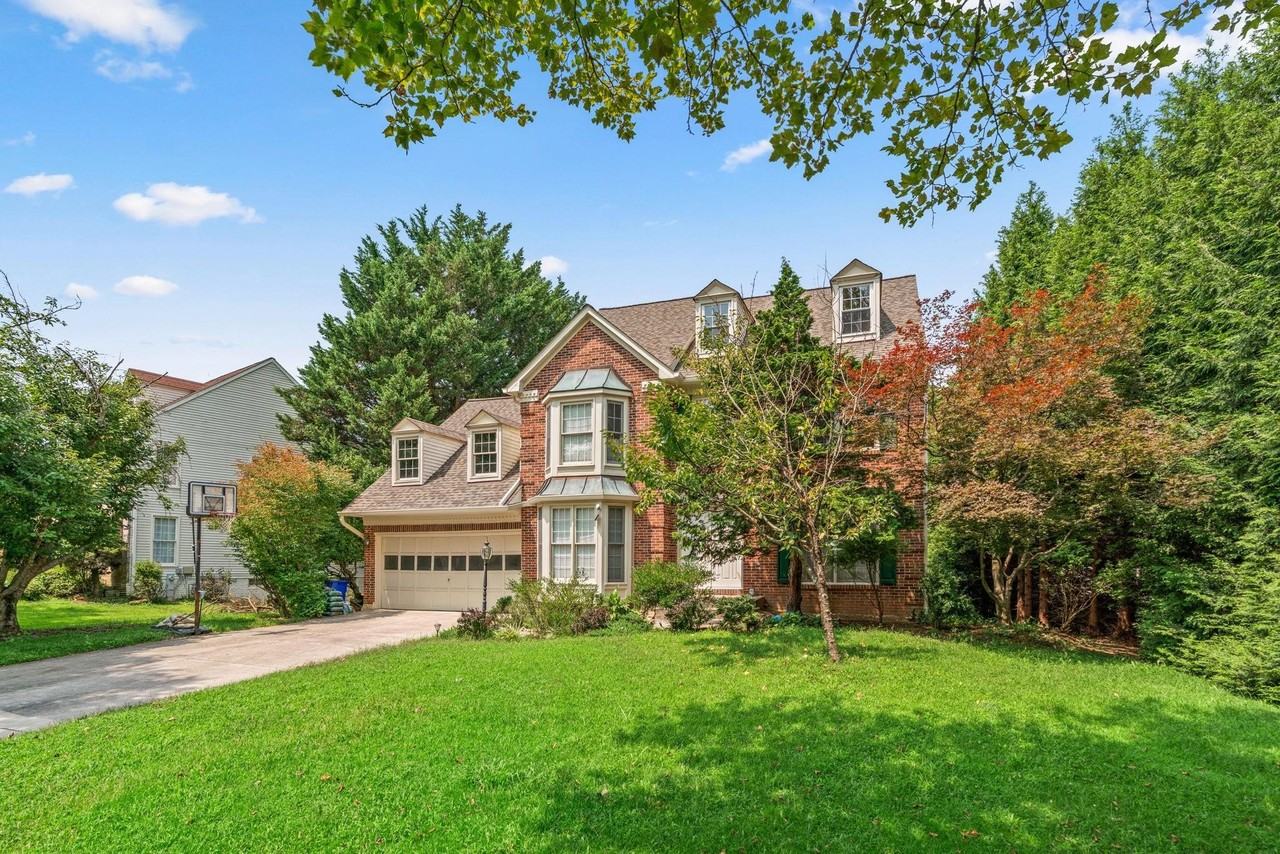 10246 Breconshire Rd - Photo 3 of 48