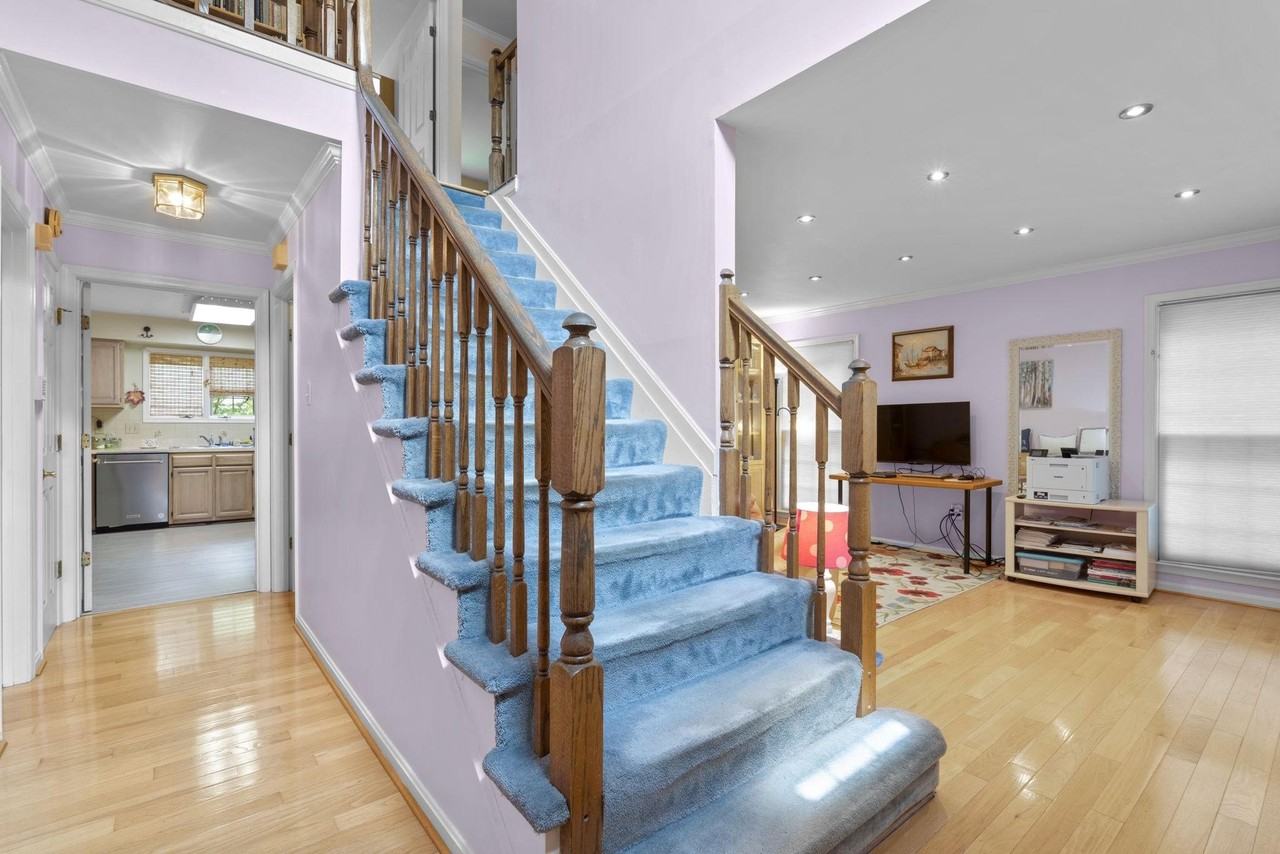 10246 Breconshire Rd - Photo 4 of 48