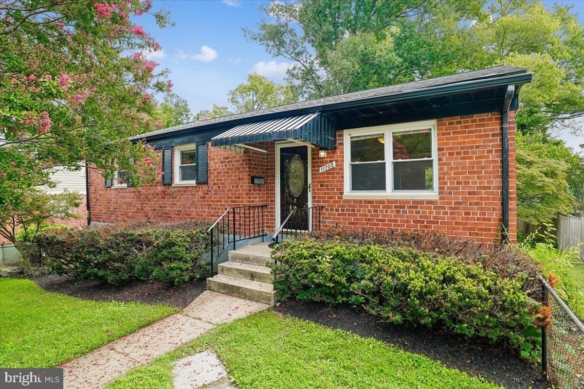 11705 Ashley Dr - Photo 3 of 22