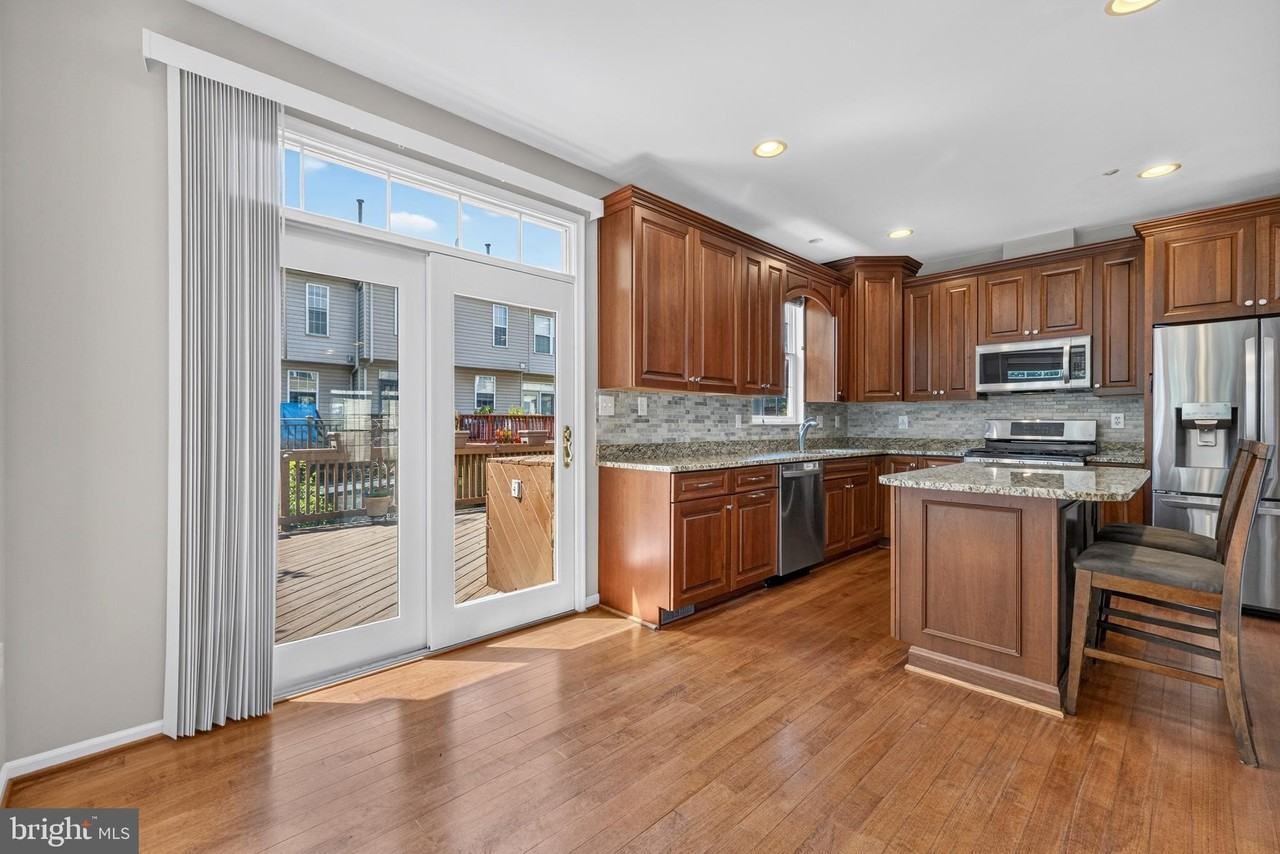 20811 Shamrock Glen Cir - Photo 4 of 21