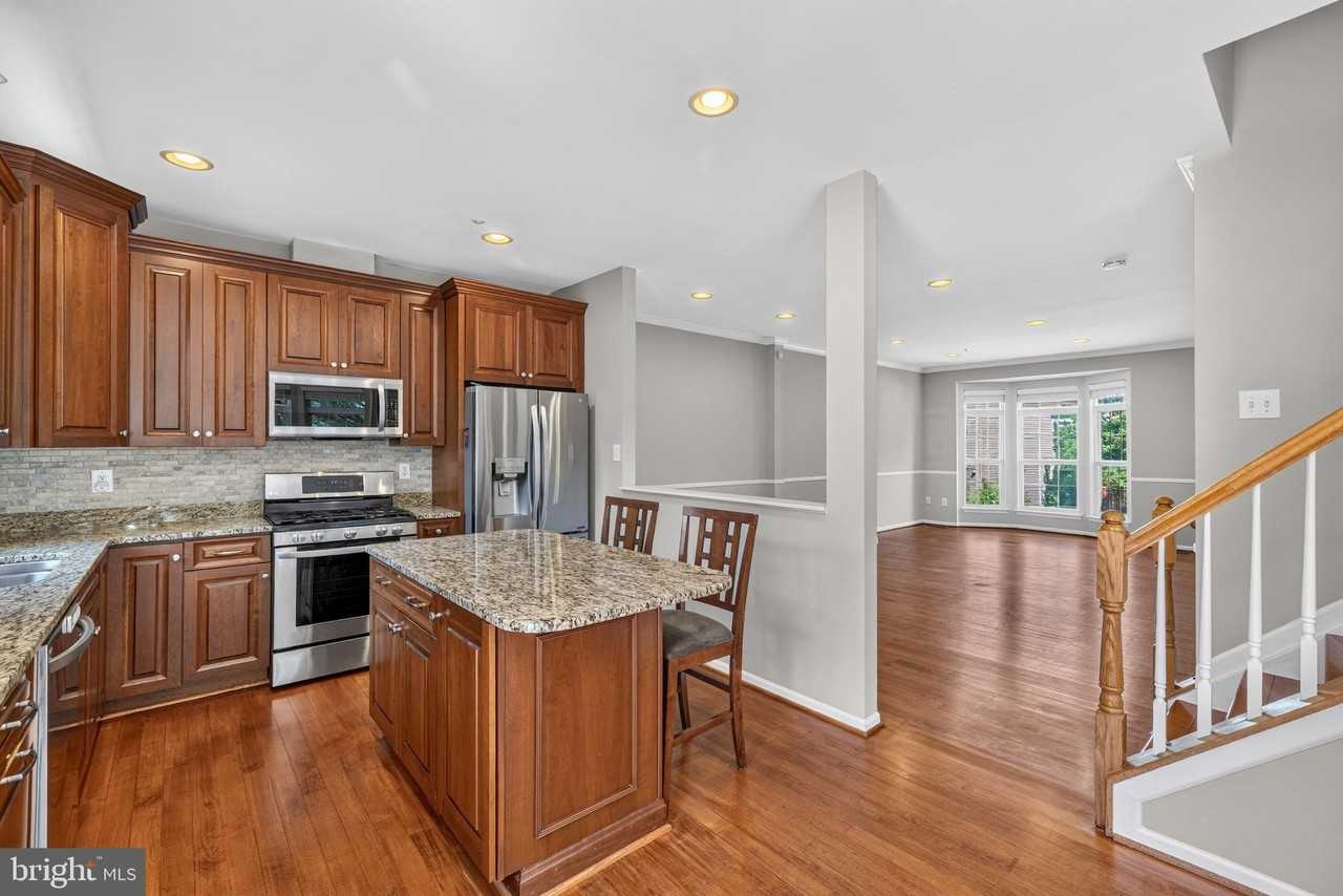 20811 Shamrock Glen Cir - Photo 6 of 21