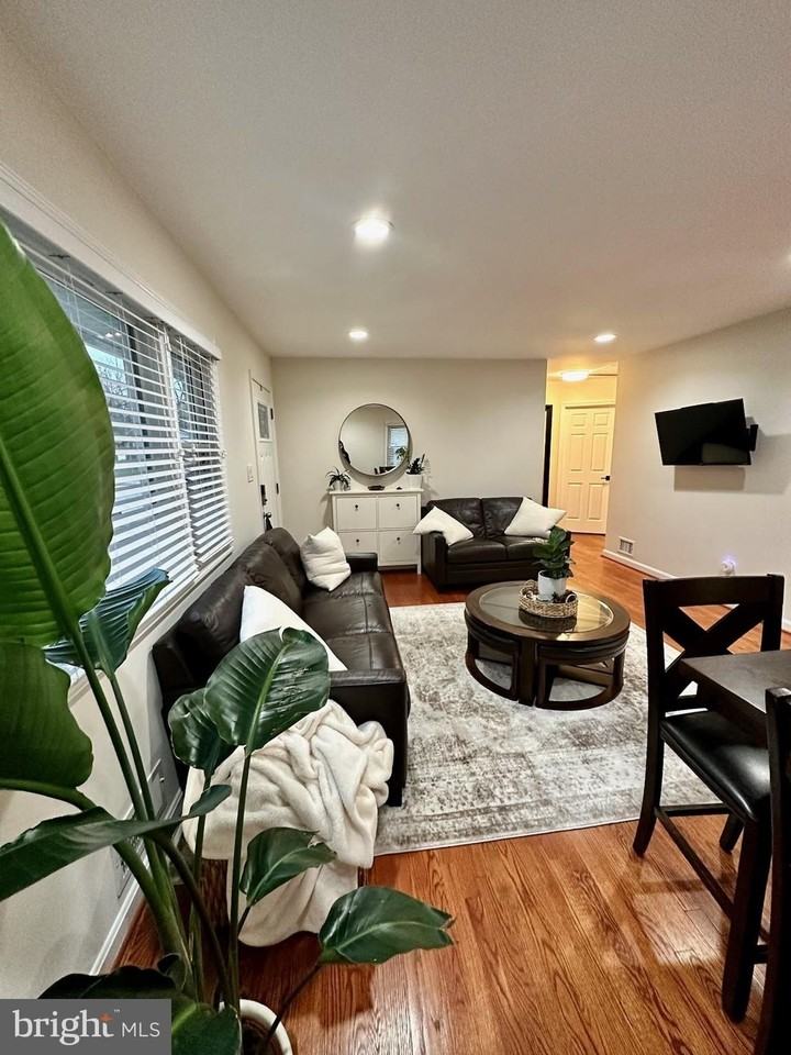 9610 50th Pl - Photo 3 of 14
