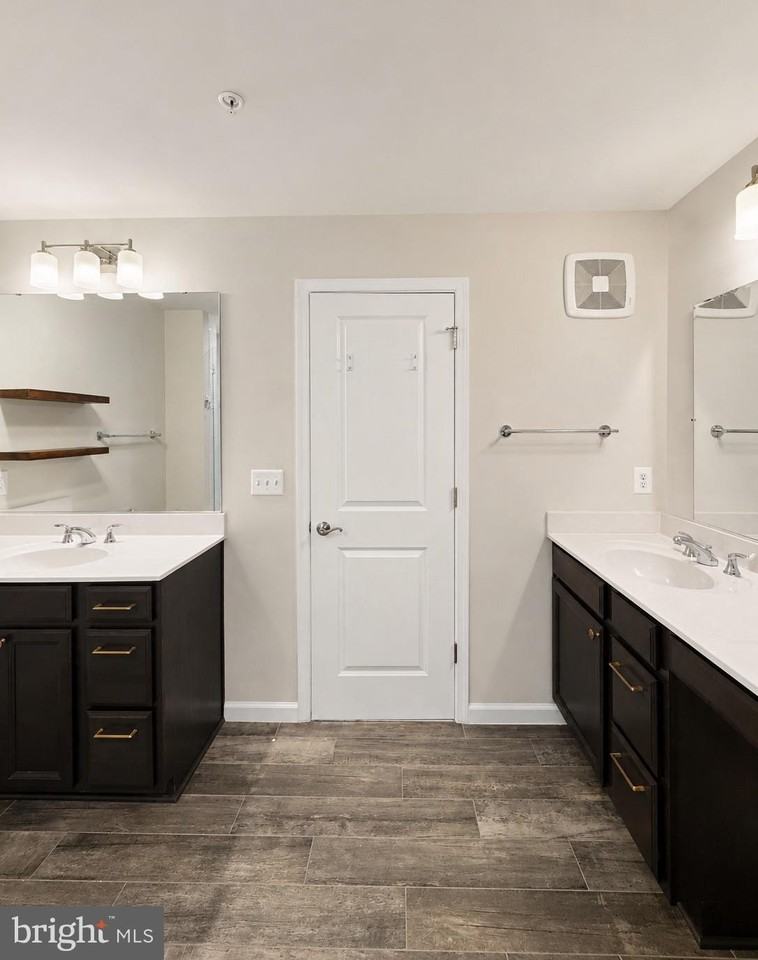 10552 Neil Armstrong Way - Photo 7 of 15