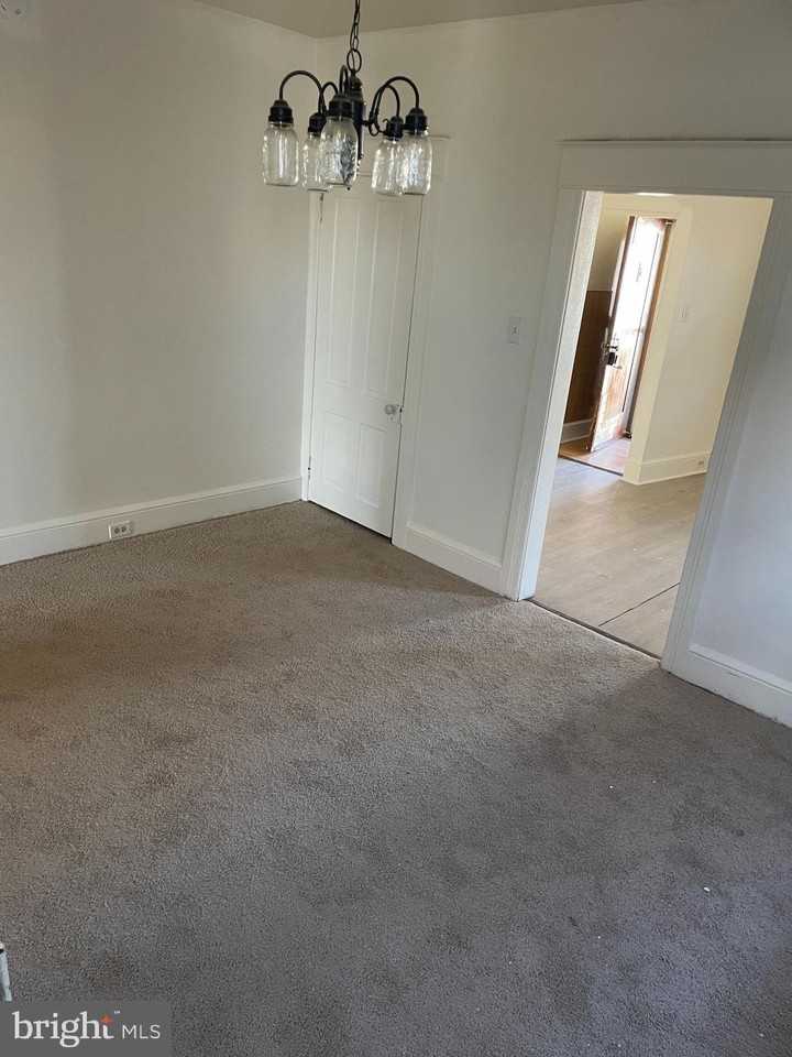 648 N Mulberry St - Photo 5 of 9