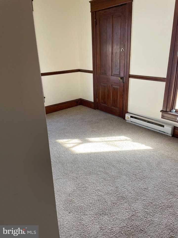 648 N Mulberry St - Photo 7 of 9