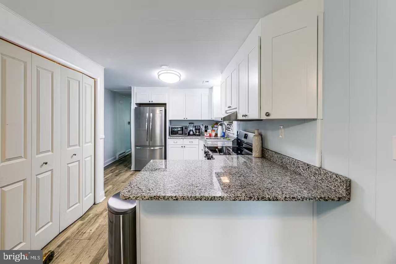 77 Newport Dr - Photo 6 of 22