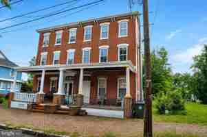 featured image of 316 E Union St #2