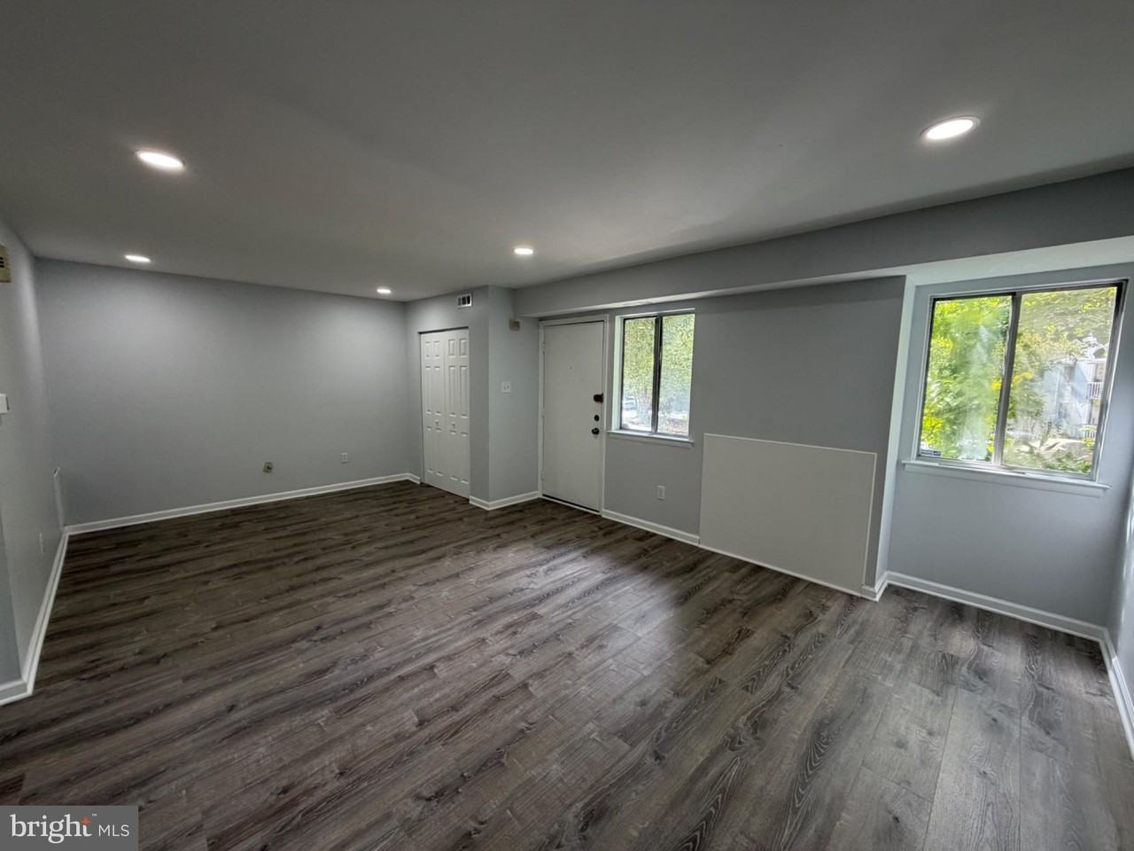 31 Harwood Ln #DD - Photo 3 of 17